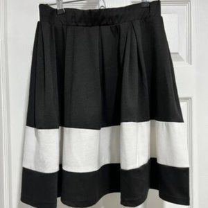 Brand New Valia Black and White Flare Skirt Size Medium